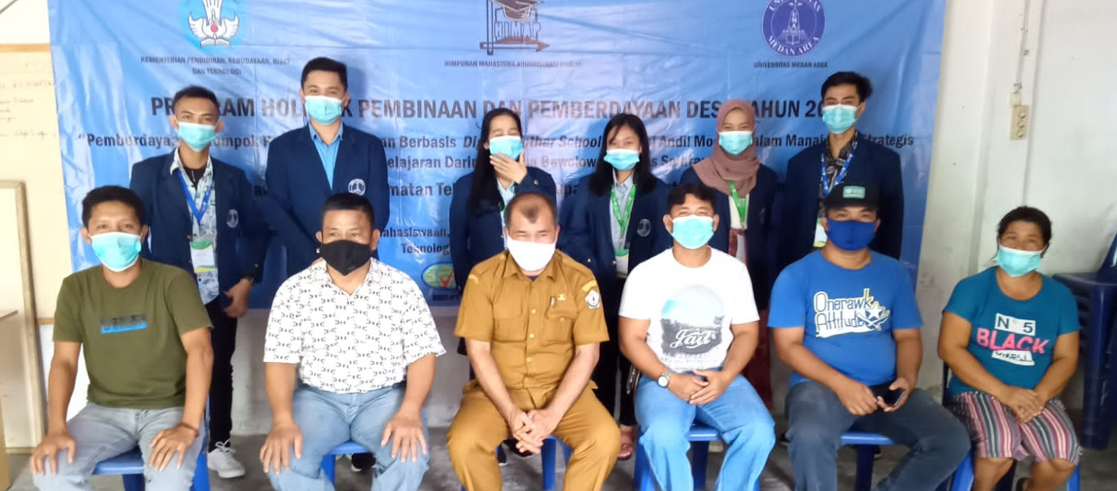 Mahasiswa PHP2D UMA Melaksanakan Pemberdayaan Kelompok Perempuan Nelayan Berbasis Digital Mother School Di Desa Bawolowalani Nias Selatan