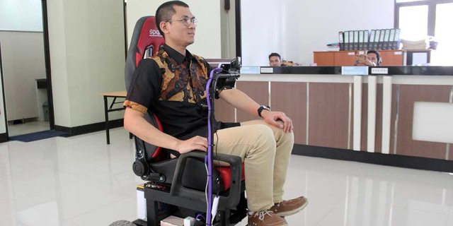 Pembuatan kursi roda pintar mendapat keuntungan puluhan juta