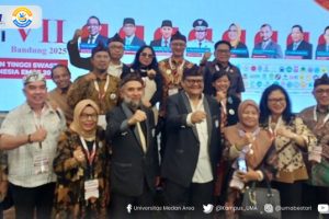 Rektor_UMA_Hadiri_Munas_VII_Aptisi_di_Bandung